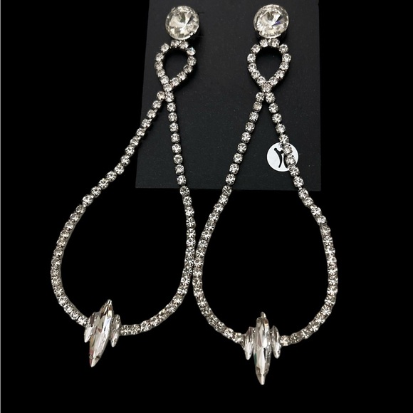 Jewelry - Elegant Silver Crystal Drop Earrings